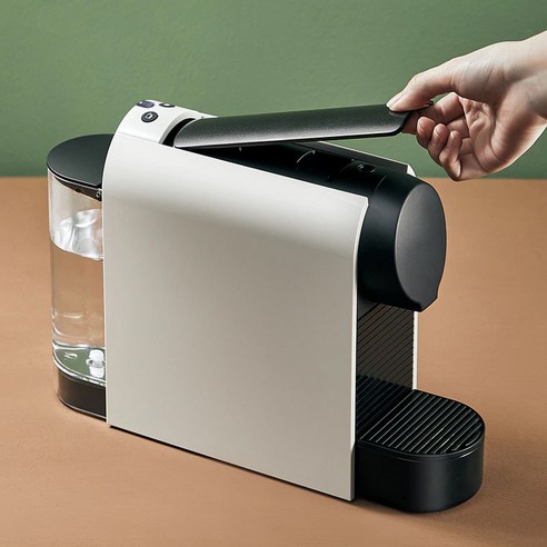 BERGEN 플로렌스 5세대 네스프레소 호환 캡슐커피 머신은 색상과 세련된 디자인으로 주방이나 사무실에 어울리며, 호환성과 다양한 기능을 통해 풍부한 커피 경험을 제공합니다.