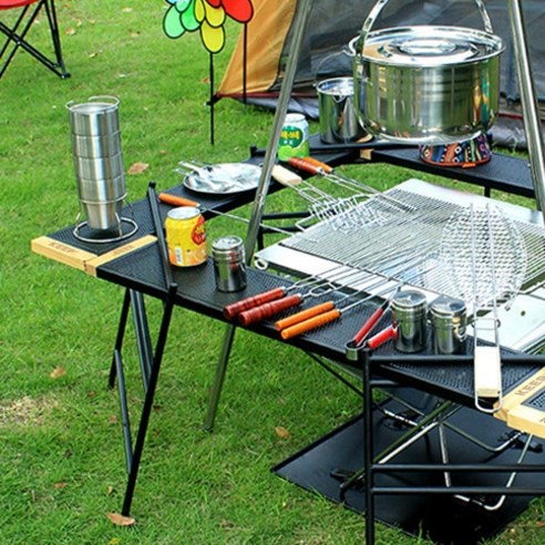 KEEP 다용도 캠핑 화로대 테이블은 다양한 용도로 활용할 수 있는 캠핑 테이블입니다.