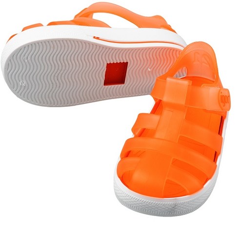 반짝이는 젤리 슈즈로 우리 아이 여름 스타일 완성!