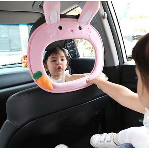 자녀를 안전하고 편안하게 여행하게 하는 필수 자동차 안전 장치