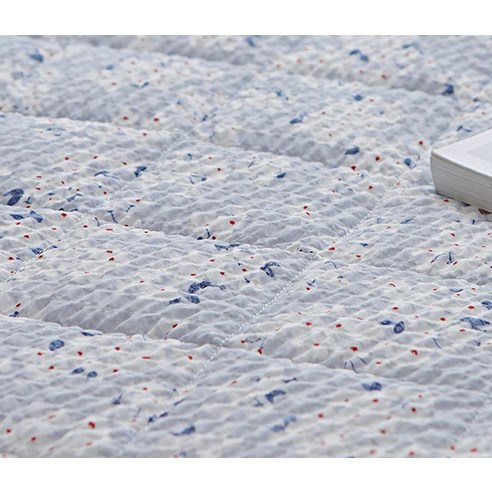 여름철 편안한 수면을 위한 시원하고 통기성 있는 밴딩침대패드