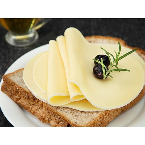 프랑스의 풍요로운 맛, 일드프랑스 브리 슬라이스 치즈로 일상에 특별함을 더하세요.