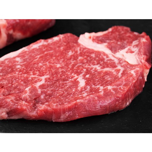 부드러운 육질과 풍부한 육즙의 고품질 한우 안심