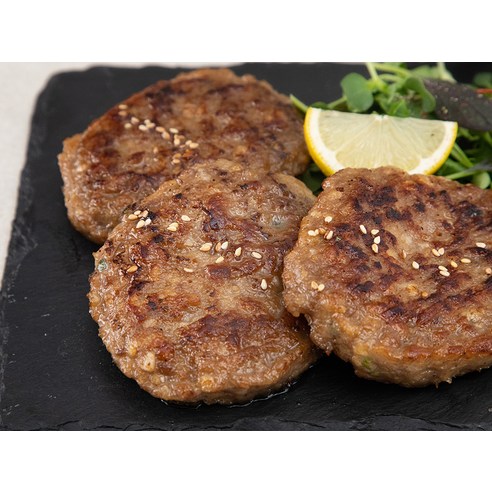 정성껏 선보이는 구수한 떡갈비, 담백하고 감칠맛 가득한 식탐 자극제