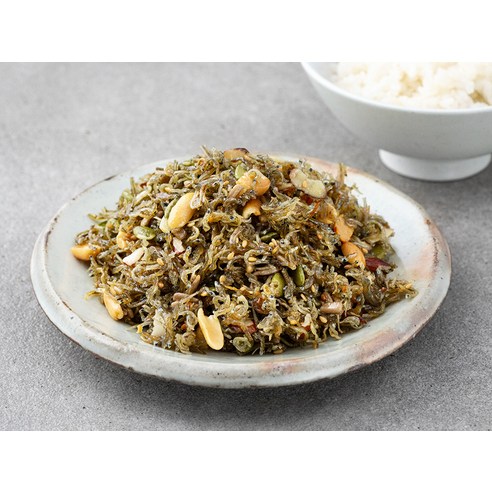 맛과 편리함, 건강까지! 디스이즈 아몬드 멸치볶음으로 든든한 집밥을 완성하세요.