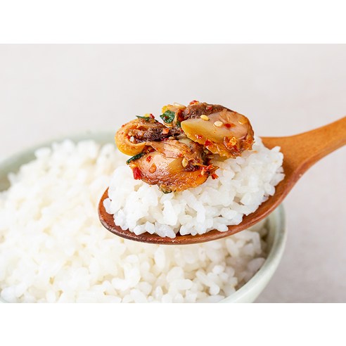 맛있고 다재다능하며 든든한 꼬막비빔장으로 식탁에 풍요로움을 더하세요.