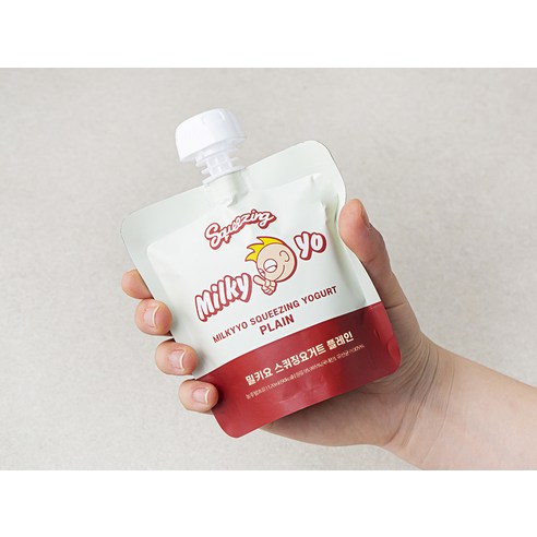 부드럽고 촉촉한 질감의 새콤달콤한 밀키요 스퀴징 요거트 플레인