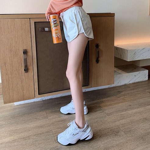 女  時尚  服裝  下裝  短褲  成年女性  成年女性  婦女  女人  淑女