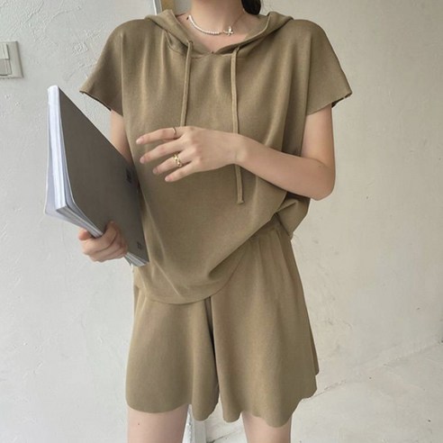 女  時尚  服裝  訓練衣服  頂部和底部  組  成年女性  成年女性  婦女  女人