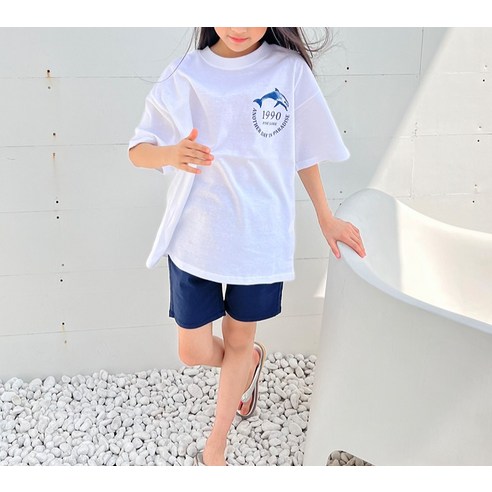 여름철을 위한 편안하고 세련된 여아용 티셔츠