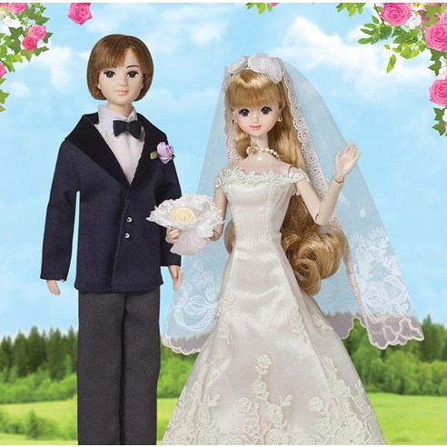 아름다운 웨딩드레스와 섬세한 디테일로 완성된 인형