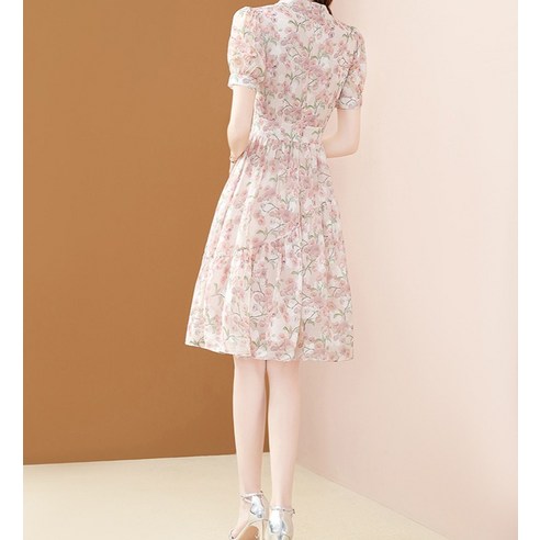 여름의 여성스러운 우아함을 위한 아뗄릭 차이나넥 핑크 로즈 쉬폰 원피스