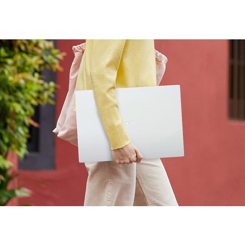 뛰어난 성능, 가볍고 얇은 디자인, 다양한 기능을 갖춘 고급 노트북