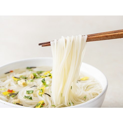 간편하게 즐기는 건강한 맛, 청정원 콩담백면 멸치국수