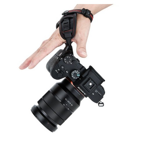 편안하고 내구성 있고 세련된 JJC 카메라 가죽 핸드 스트랩으로 카메라를 안전하고 쉽게 사용하세요.