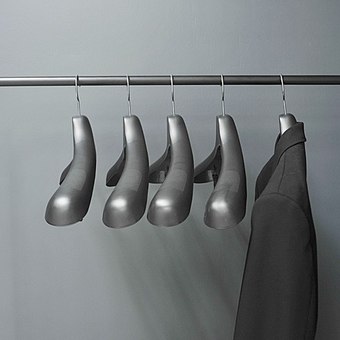 옷장 정리, 이제 호텔처럼! 깔끔한 정장을 위한 완벽한 선택 정장옷걸이