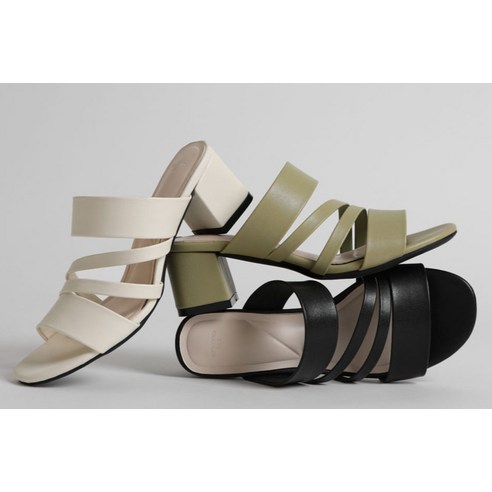 편안함과 스타일을 겸비한 착한구두의 메크 스트랩 뮬 슬리퍼