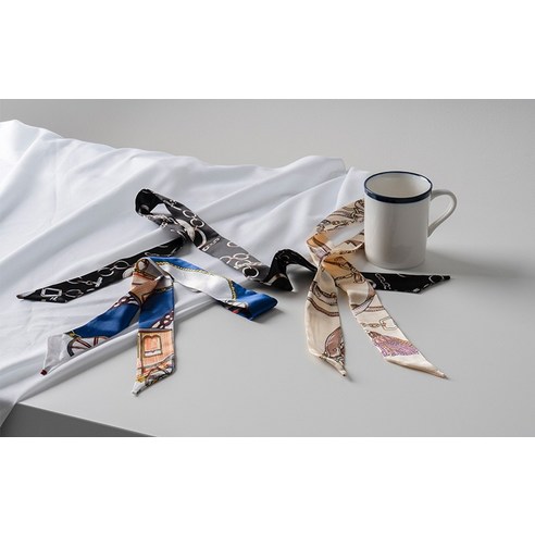 옷장 속 잠자는 옷도 살리는 마법, 생활공식 모던 방도 스카프 활용법