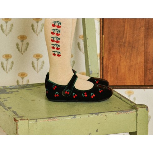 딸아이의 발을 위한 완벽한 선택, 빔보빔바 미니 체리 자수 메리제인