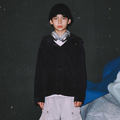 國中 時尚 男孩 女孩 普通 服裝 襯衫 女學生 十幾歲的女孩 女孩