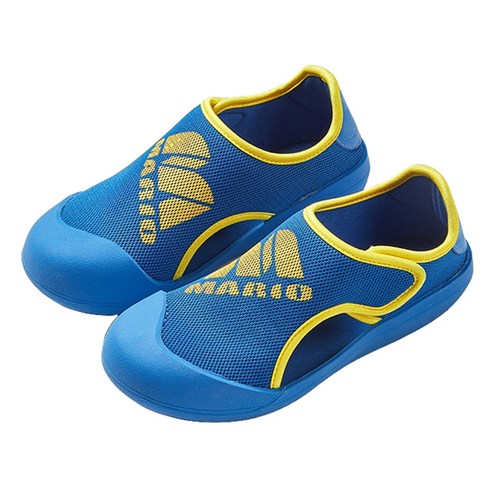 아이의 발을 시원하고 안전하게 지켜주는 여름 물놀이 필수템