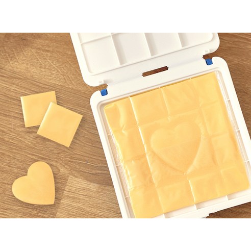 사랑스러움과 실용성을 담은 하리보 골드 베어 치즈 컷팅 케이스