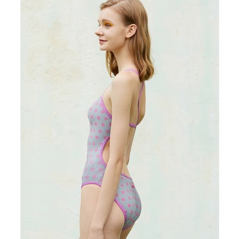 여름날의 자유를 담은 그레이 빛 수영복, 후그 WHM1653