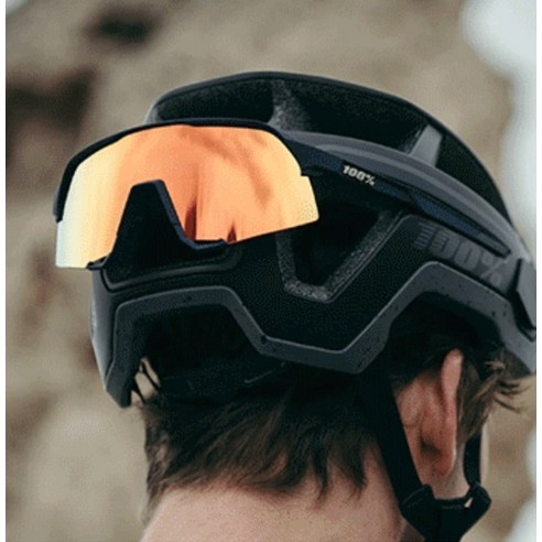 안전과 스타일을 모두 갖춘 ALTEC 피드락 헬멧으로 라이딩을 완성하세요.