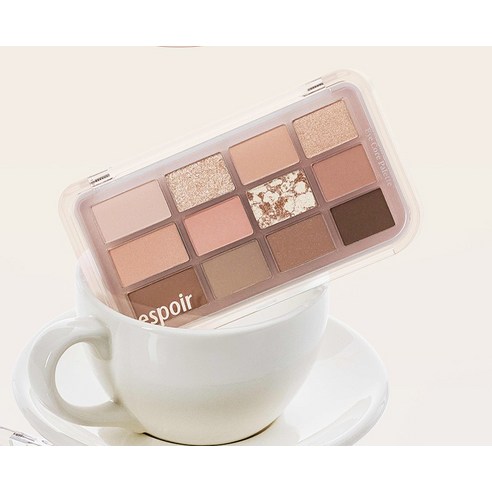 감성적인 컬러 레이어링으로 완성하는 깊고 매혹적인 눈매