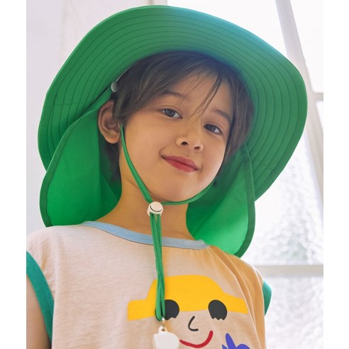 싱그러운 봄 햇살 아래, 베네통키즈 쿨 웨이브 캠핑햇으로 스타일과 안전을 동시에!