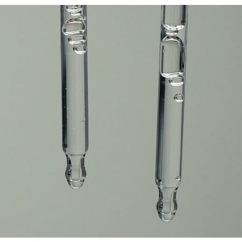 아크메르 화이트닝 앰플: 빛나는 피부를 위한 섬세한 선택