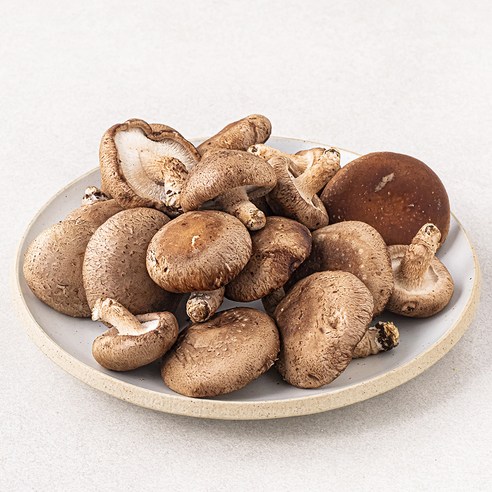 못생겨도 맛있는 친환경 표고버섯, 1kg, 1개, 1kg × 1개이라는 상품의 현재 가격은 11,420입니다.