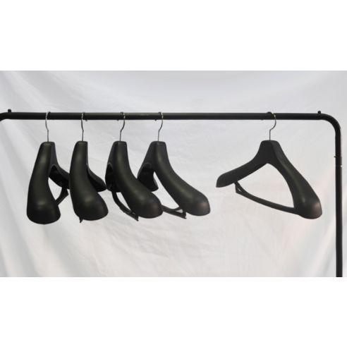 옷장 품격을 높여주는 호텔식 정장 옷걸이로 깔끔한 옷 관리 시작하세요!