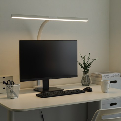 눈 건강 지켜주는 홈플래닛 LED 스탠드로 작업 효율 UP!