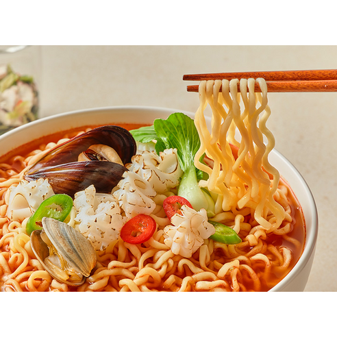 3분 만에 완성되는 얼큰한 짬뽕, 오징어짬뽕 컵라면!