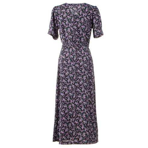 여름을 빛내는 세련된 오피스룩