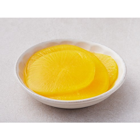 꼬들꼬들한 식감으로 밥맛을 돋우는 일가집 맛 단무지