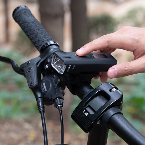 어두운 밤길, 탐사 스마트 자전거 라이트가 당신의 안전을 책임집니다.