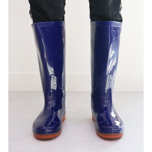 발걸음에 자유를, 맥스메가다인 네이비 고무장화와 함께