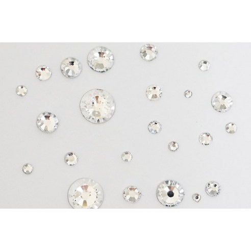 곰손도 금손으로! 바르나 네일 파츠로 완성하는 블링블링 네일 아트