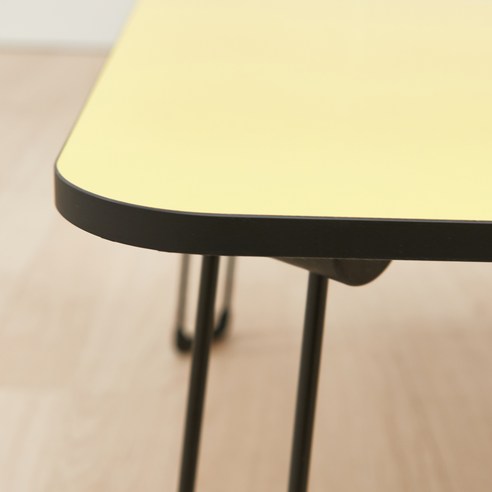 가온 미드센츄리 접이식 인테리어 LPM거실테이블은 현대적이고 실용적인 디자인의 접이식 테이블이다.