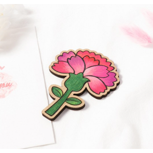 정성 가득한 카네이션 브로치로 마음을 전하세요