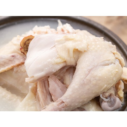 신선한 재료와 진한 풍미를 갖춘 편리한 하림 삼계탕을 즐기세요.