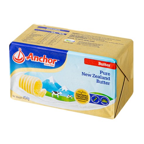 앵커 버터는 냉동 보관하며 고소하고 크리미한 풍미를 가지고 있습니다.