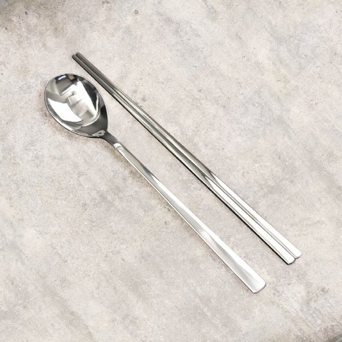 고급스러움과 실용성을 겸비한 10인용 국산 수저세트