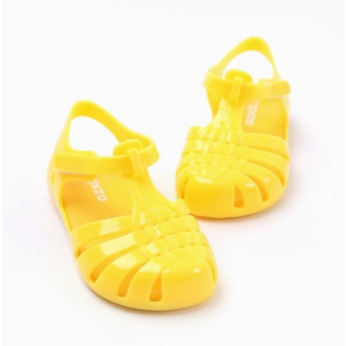 상큼한 컬러와 안전함, 활동성을 모두 갖춘 젤리슈즈로 우리 아이 봄나들이를 완성하세요!