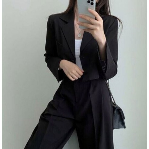 세련된 편안함을 위한 캐주얼 정장의 멋진 조화