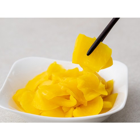 새콤달콤한 맛의 꼬들단무지로 입맛을 돋우세요