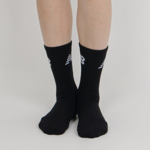 발끝까지 스타일을 완성하는 뉴발란스 스탠다드 쿠션 장목 양말