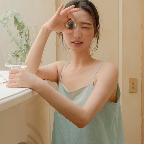여름을 더 시원하고 세련되게 만들어주는 순면 투웨이 끈 원피스